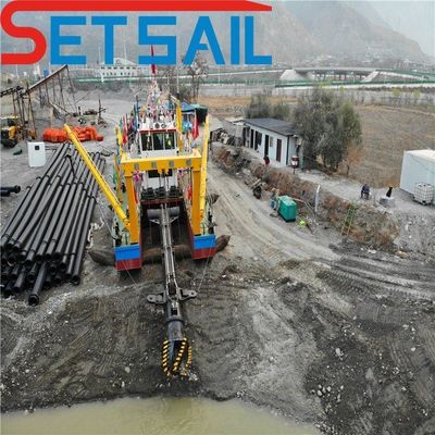 最大 15 キロメートルの放出距離 PEパイプ付きカスタマイズされたカッター吸気泥掘削機