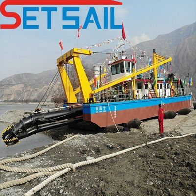 最大 15 キロメートルの放出距離 PEパイプ付きカスタマイズされたカッター吸気泥掘削機