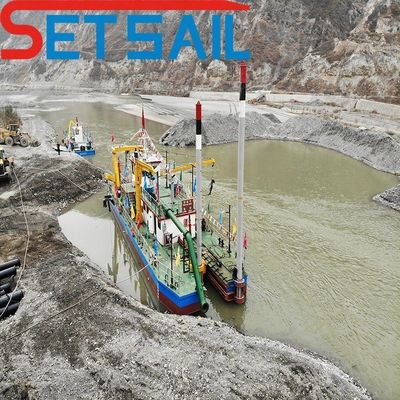 最大 15 キロメートルの放出距離 PEパイプ付きカスタマイズされたカッター吸気泥掘削機
