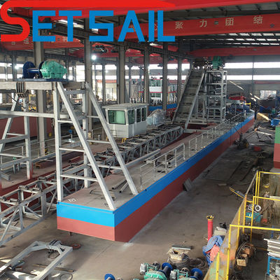 チェインバケット川砂金掘削機 総燃料消費量14L-39Lによるダイヤモンド